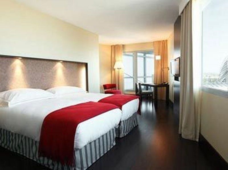 فندق كولومْبْيي سونْيوفي  فندق إن إتش مطار ليون الغرفة الصورة